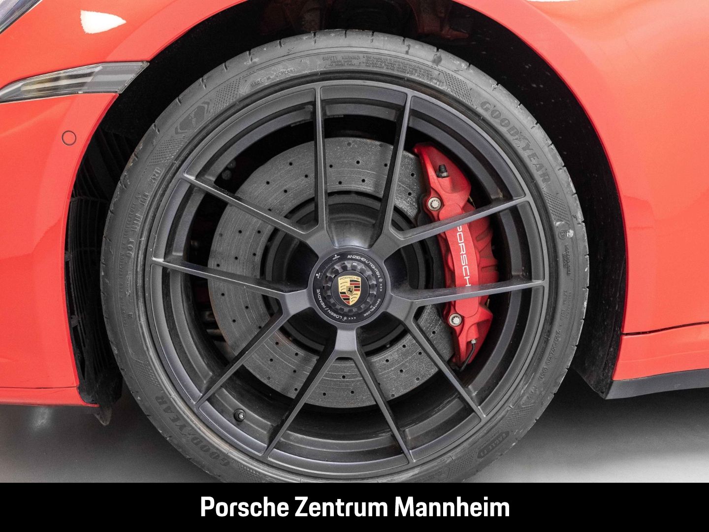 Porsche 992 -2 911 Carrera 4 GTS HD-Matrix 18-Wege Lift