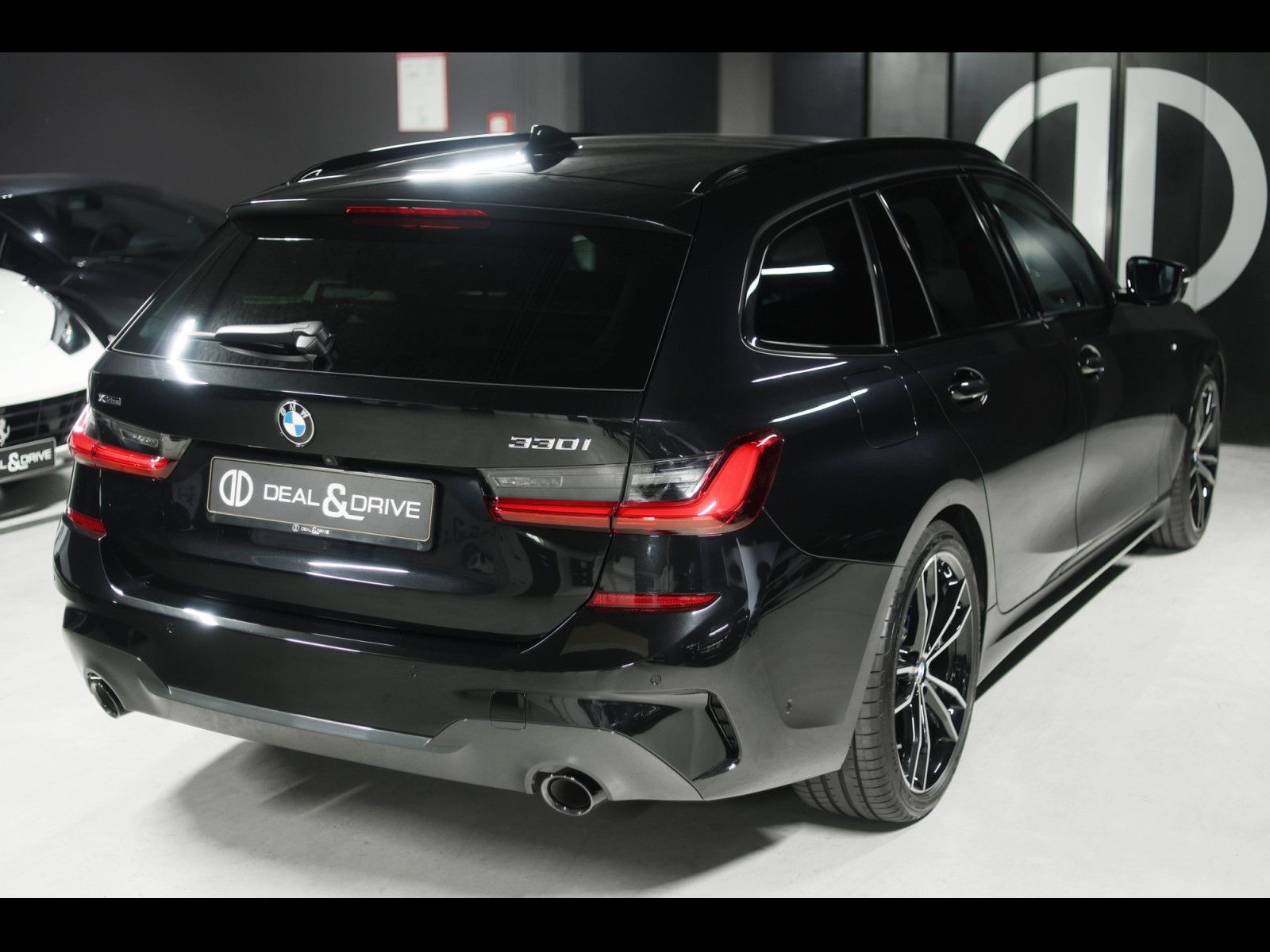 BMW 330 i Touring xDrive M Sport Shadow - Samsaru's Car Outlet
