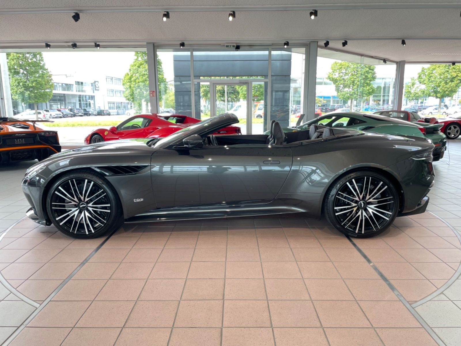 Aston Martin DBS V12 Superleggera Volante