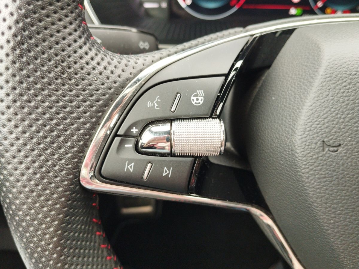 Skoda Octavia Combi 2.0 TSI RS Plus - Samsaru's Car Outlet