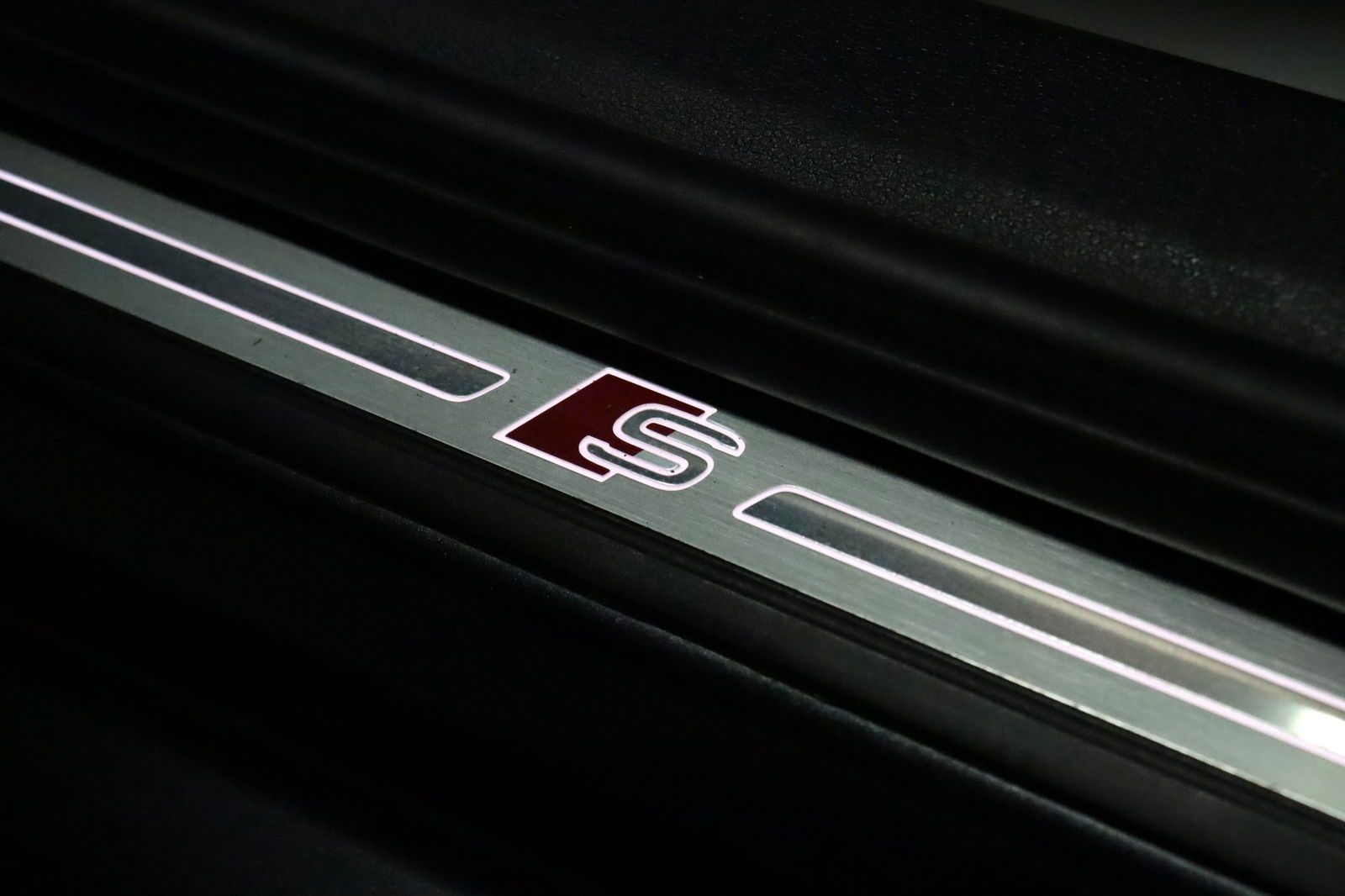 Audi A4 Avant 45 TFSI Quattro S Line - Samsaru's Car Outlet