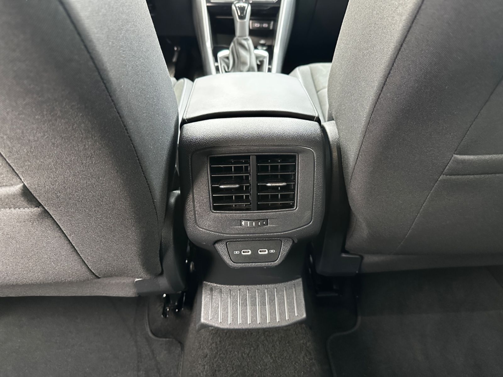 Volkswagen T-Roc 2.0 - Samsaru's Car Outlet