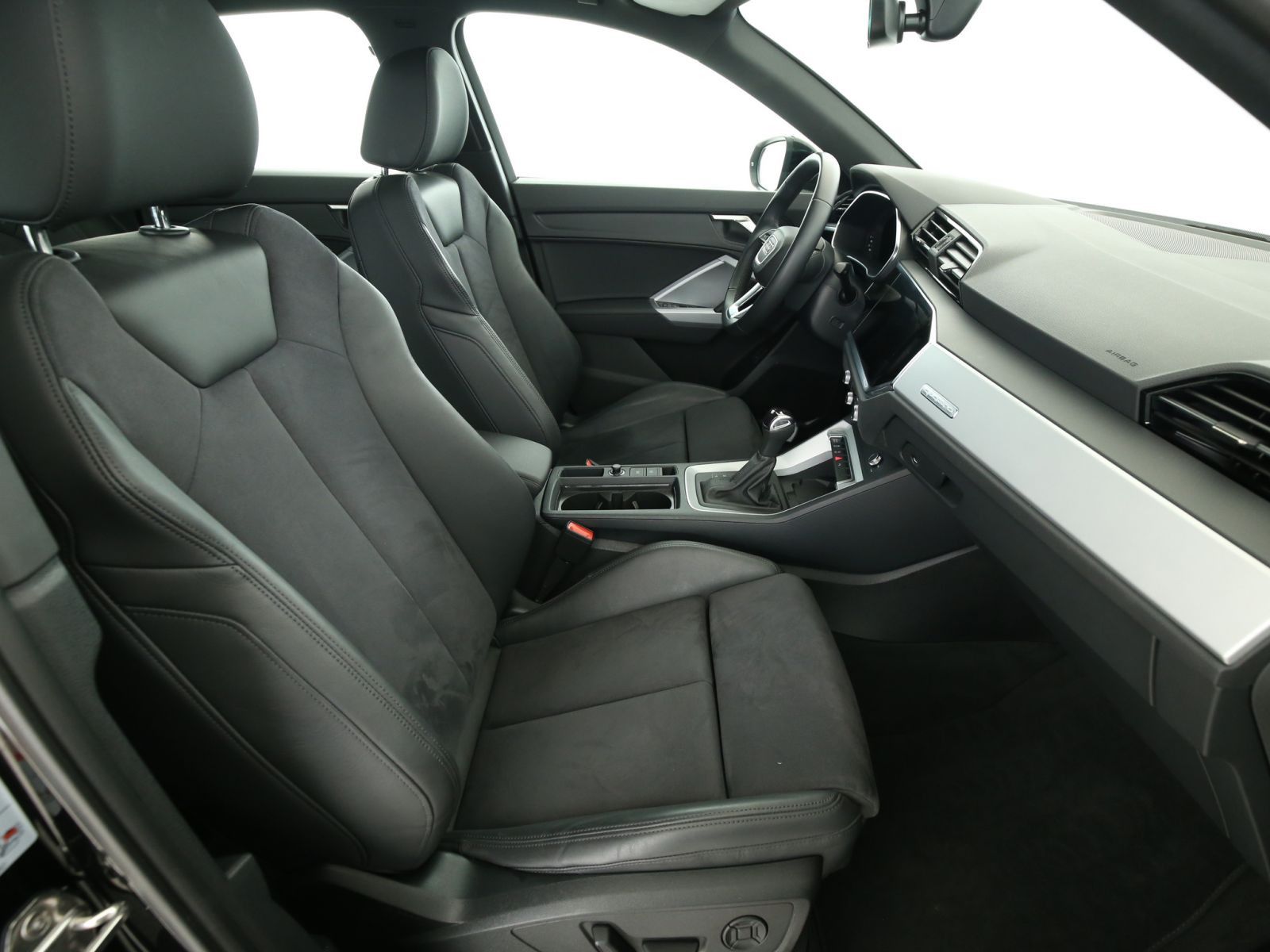 Audi Q3 S line 35 TDI quattro - Samsaru's Car Outlet