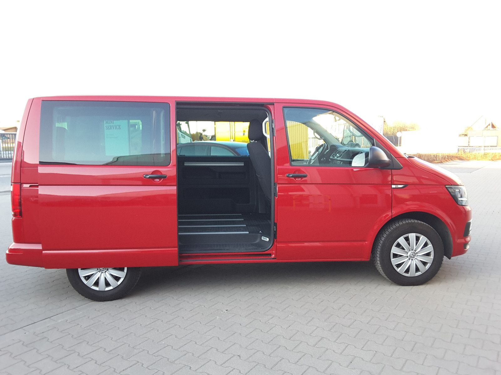 Volkswagen T6 Multivan 2.0 TDI DSG - Samsaru's Car Outlet