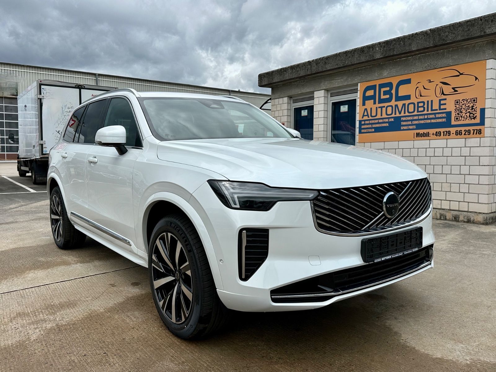 Volvo XC 90 Core AWD - Samsaru's Car Outlet