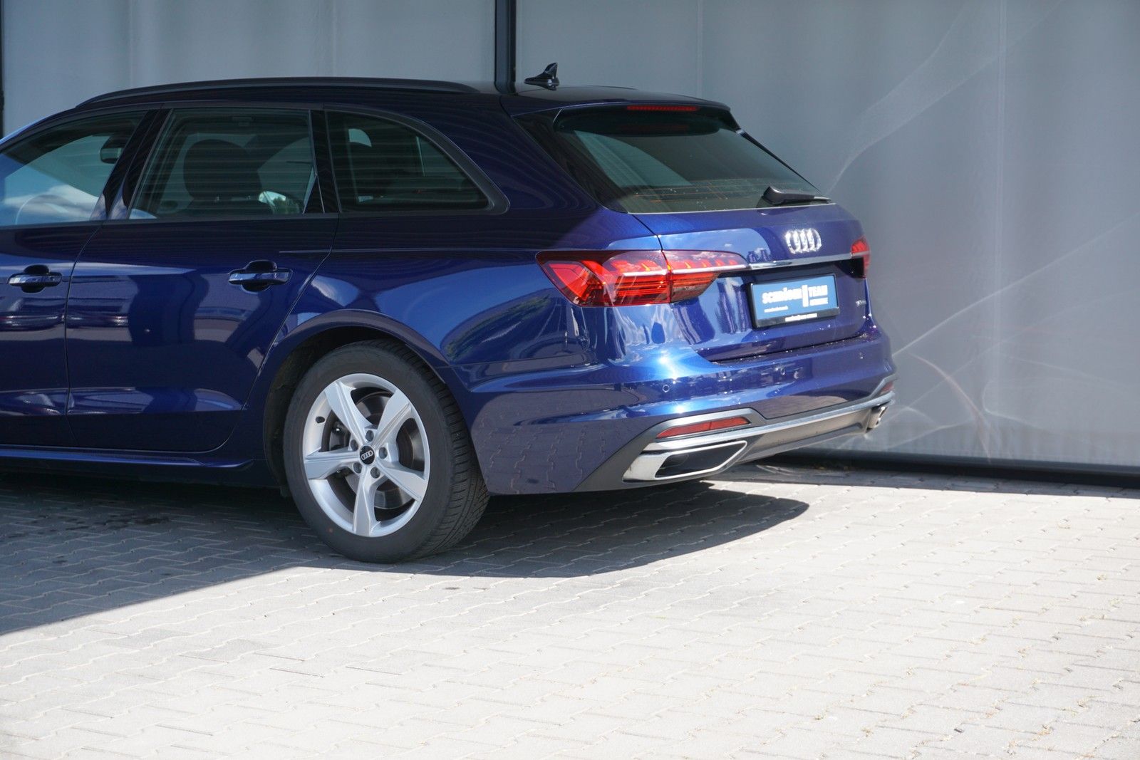 Audi A4 Avant 45 TFSI quattro advanced - Samsaru's Car Outlet