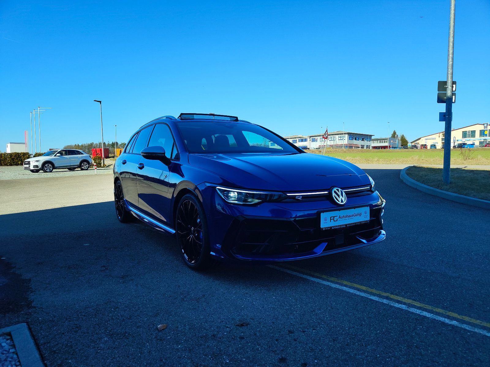 Volkswagen Golf R Variant 2.0 TSI 333 PS 4M/AHK/DCC/ASG2030