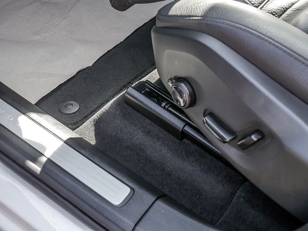 Volvo XC60 B4 Plus Dark AWD