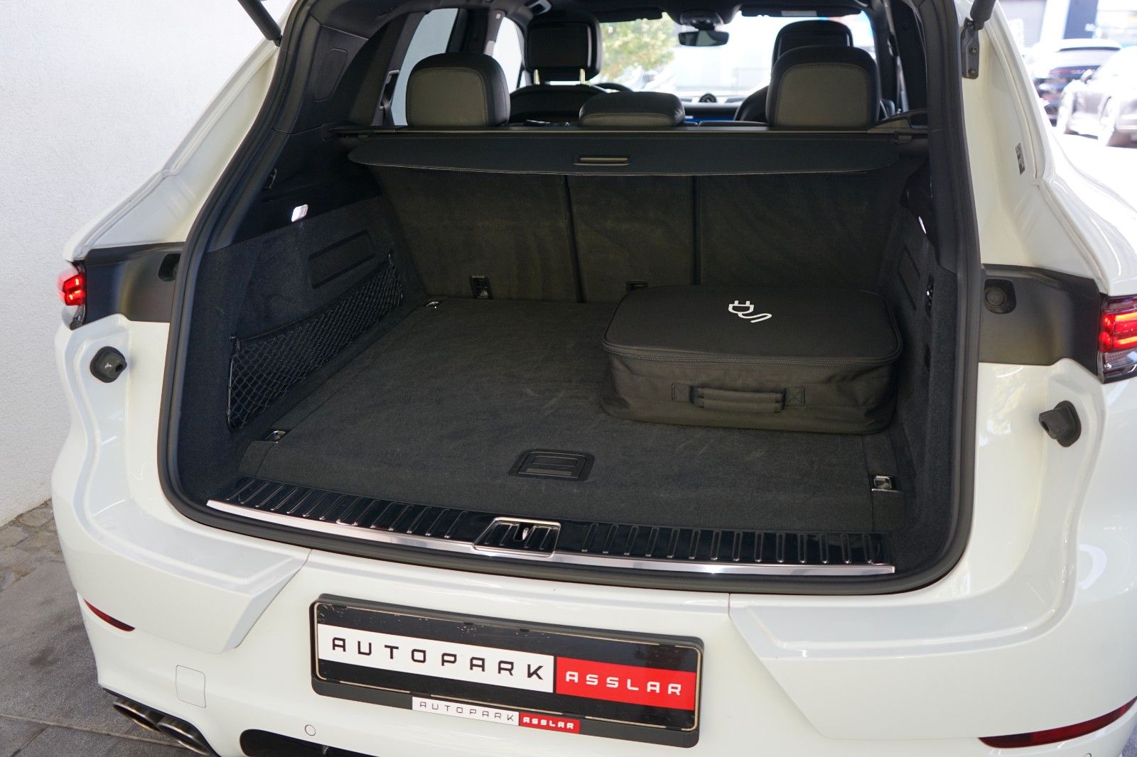 Porsche Cayenne S E-Hybrid/SportDesign/HD/PDCC/Mega-Spec