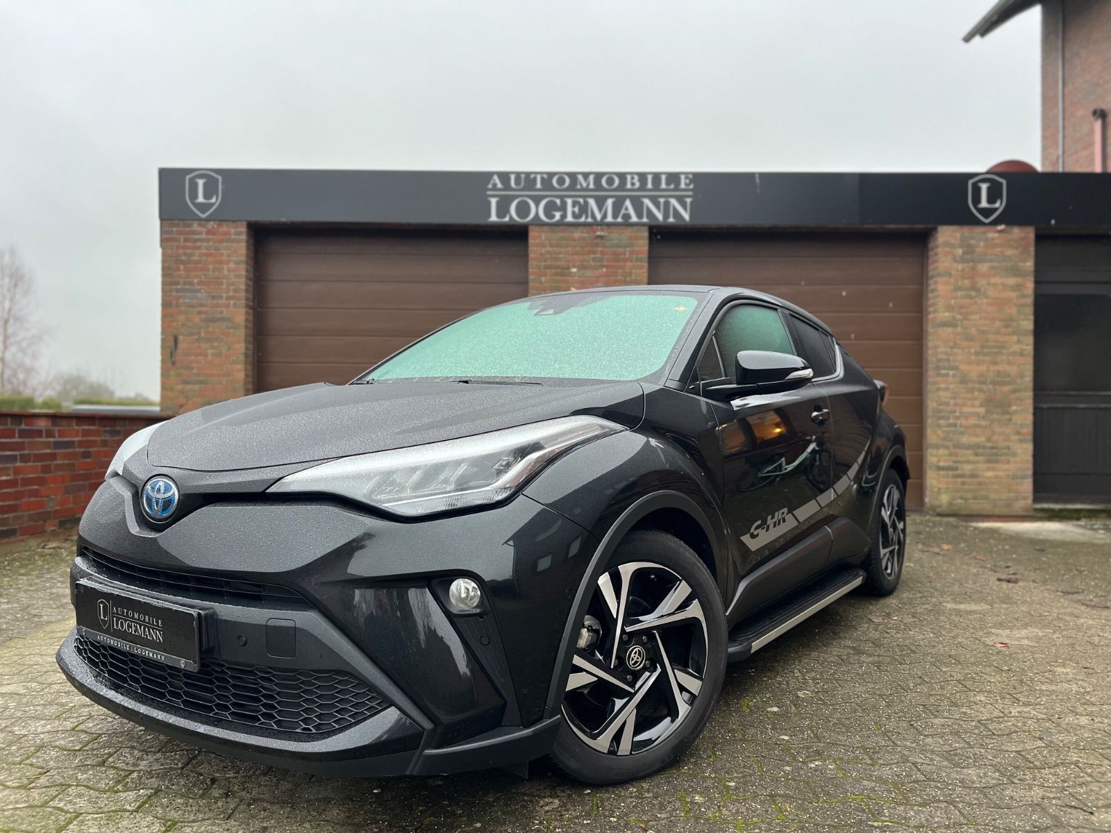 Toyota C-HR 2.0 Hybrid - Samsaru's Car Outlet