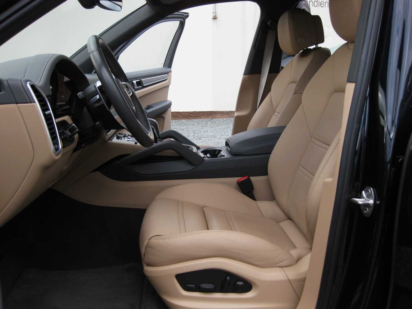 Porsche Cayenne Plug-In-Hybrid Platinum Edition 1Hand