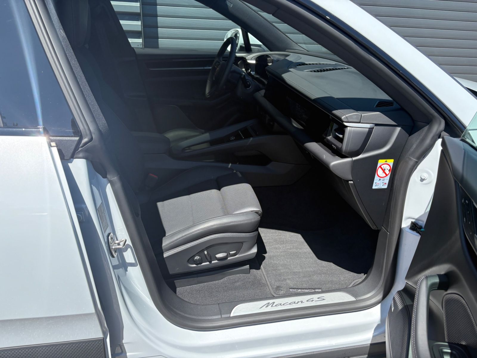 Porsche Macan Electric 4 S - Samsaru's Car Outlet