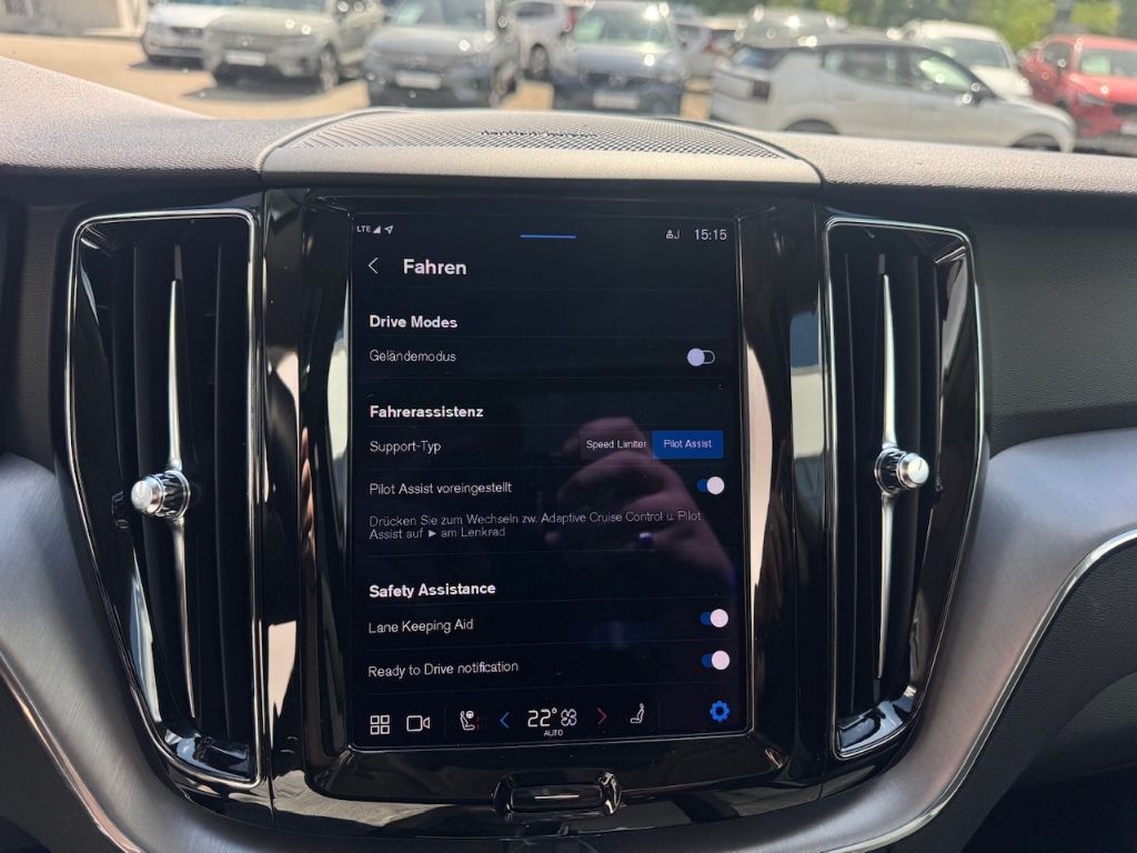Volvo XC60 Momentum Pro B4 Diesel - Samsaru's Car Outlet