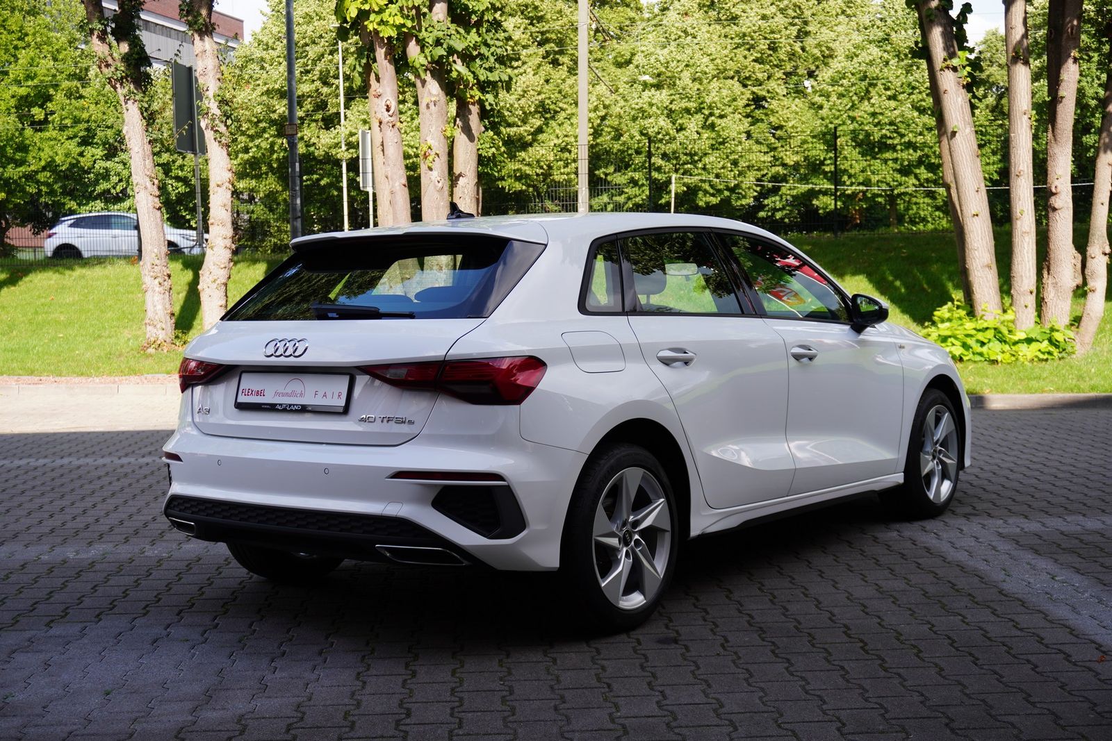 Audi A3 Sportback 40 TFSIe S line Sitzheizung LED DAB