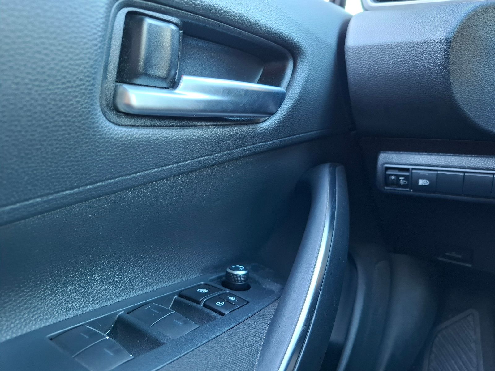 Toyota Corolla 1.8 Hybrid - Samsaru's Car Outlet