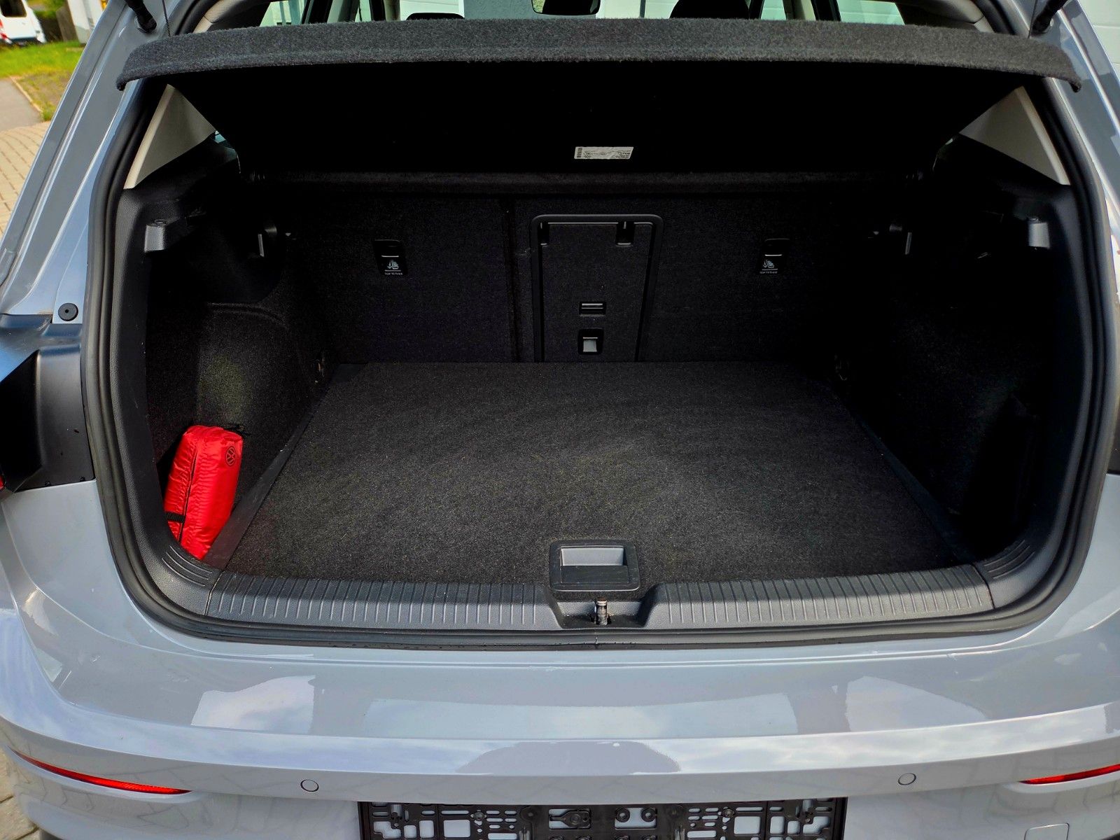 Volkswagen Golf VIII Life - Samsaru's Car Outlet