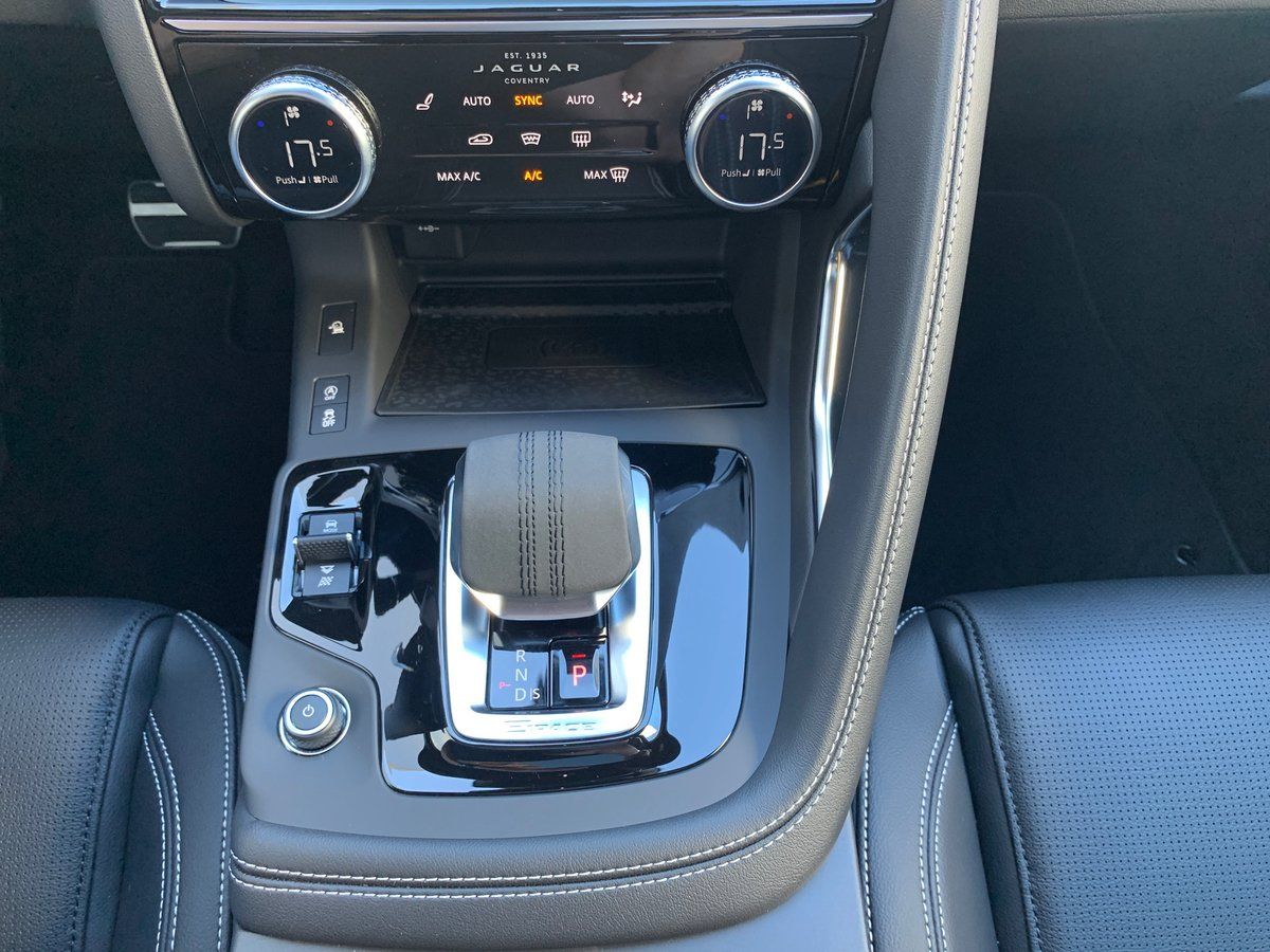 Jaguar E-PACE R-DYNAMIC SE D165 AWD DAB+ACC+LED+SHZG+LM