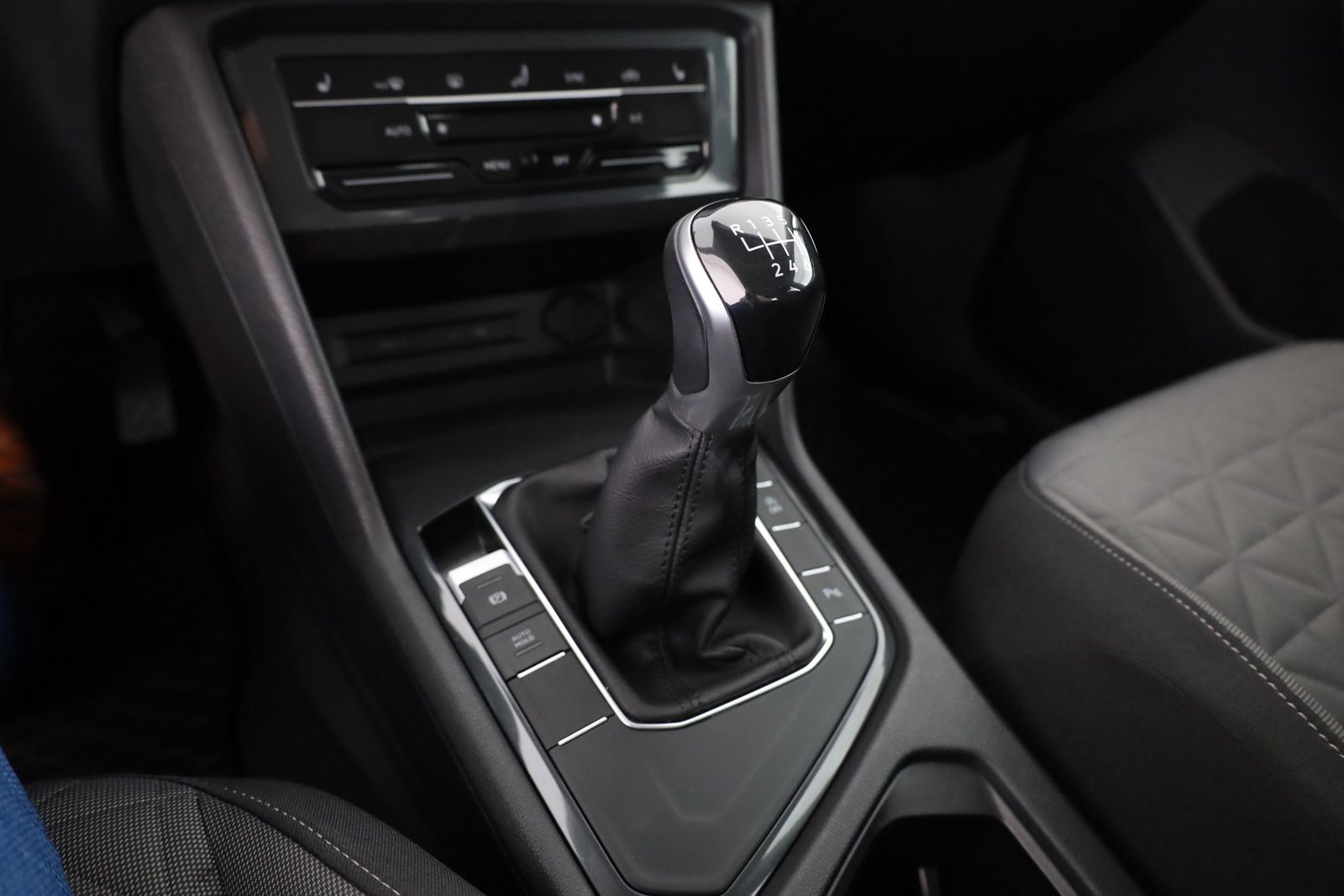 Volkswagen Tiguan 1.5 TSI Life - Samsaru's Car Outlet