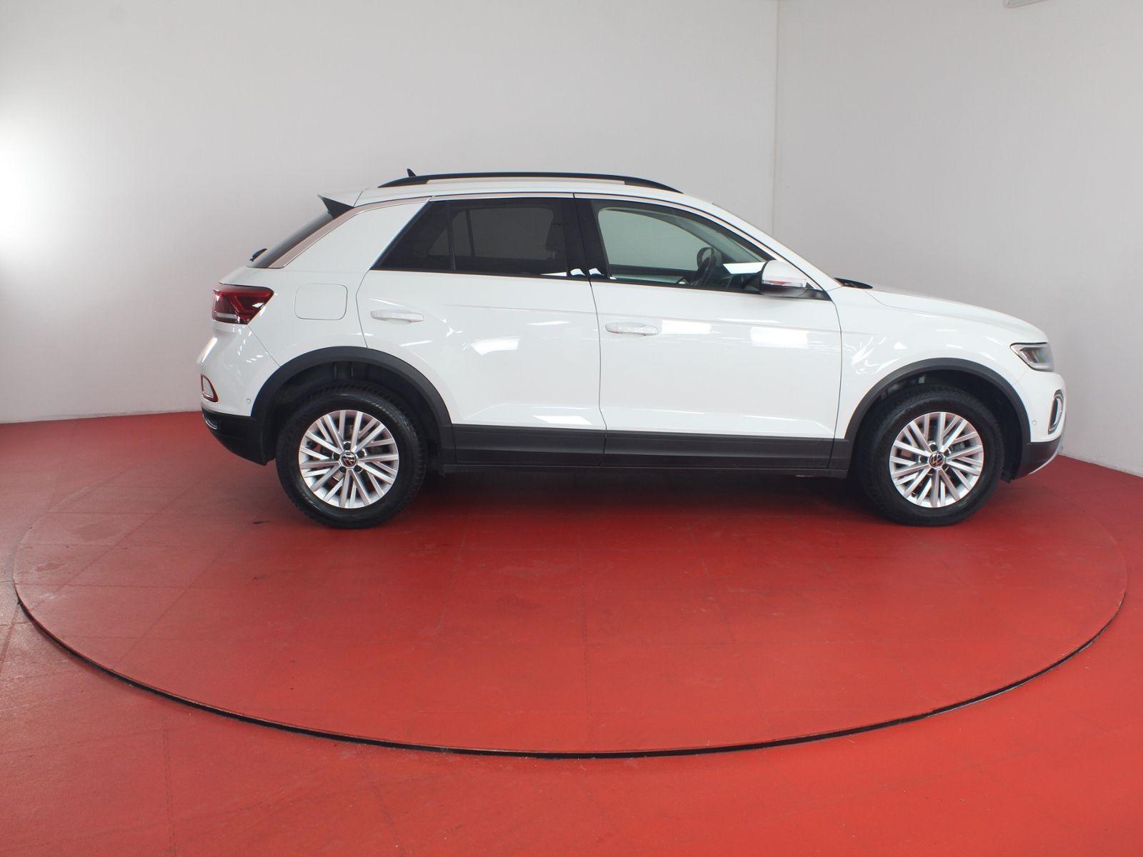 Volkswagen T-ROC Life 1.0TSI - Samsaru's Car Outlet
