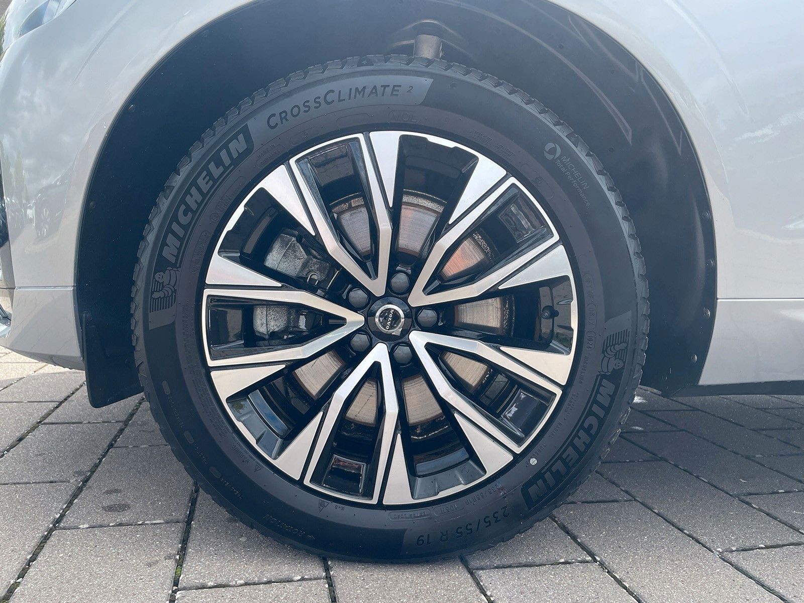 Volvo XC60 B5 AWD Mild-Hybrid Plus Dark AHK ACC BLIS