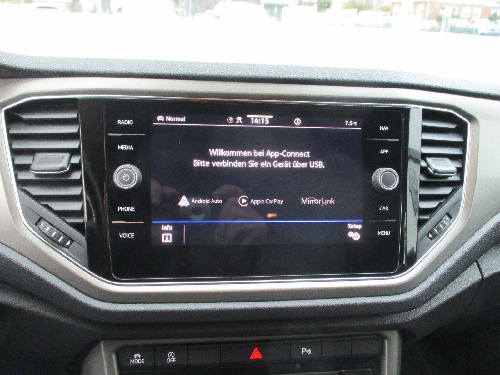 Volkswagen T-Roc Style DSG - Samsaru's Car Outlet