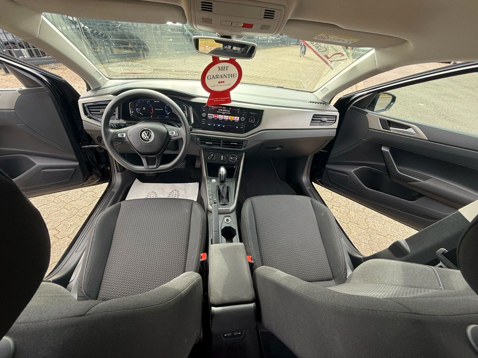 Volkswagen Polo VI Comfortline - Samsaru's Car Outlet