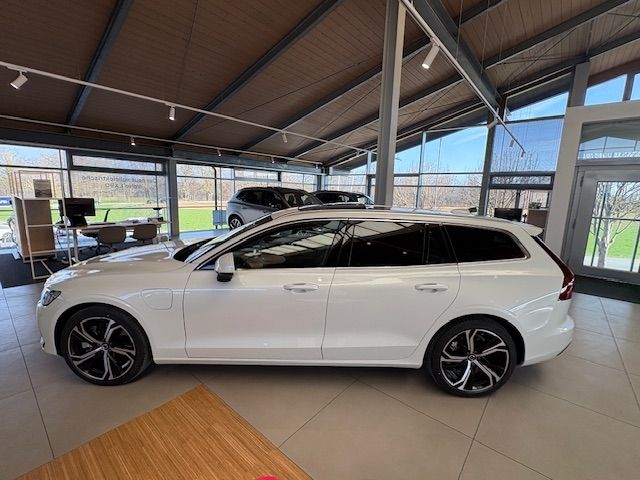 Volvo V60 Ultra Bright Recharge Plug-In Hybrid AWD T8