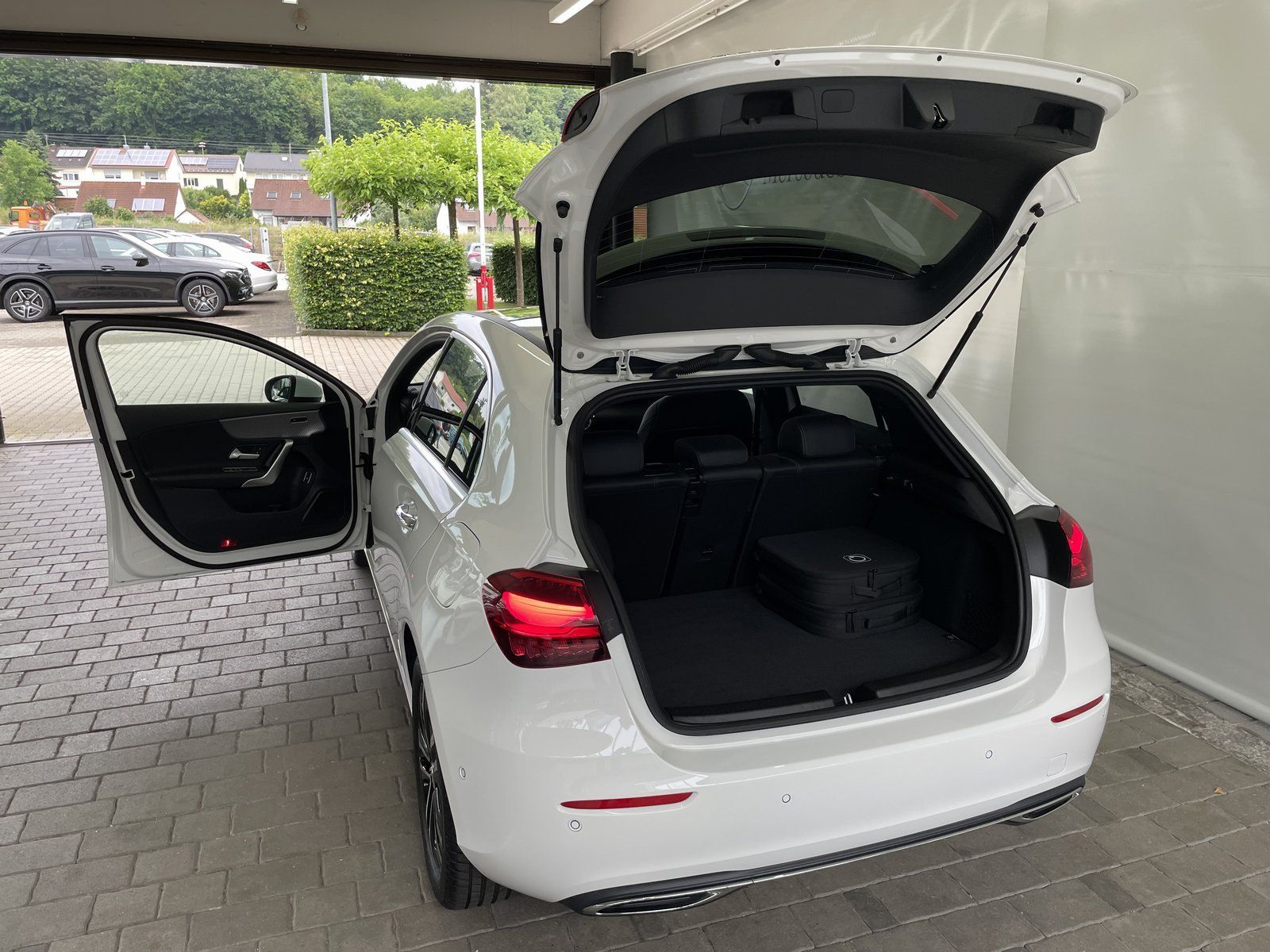 Mercedes-Benz A 250 e ProgAdvPlus - Samsaru's Car Outlet