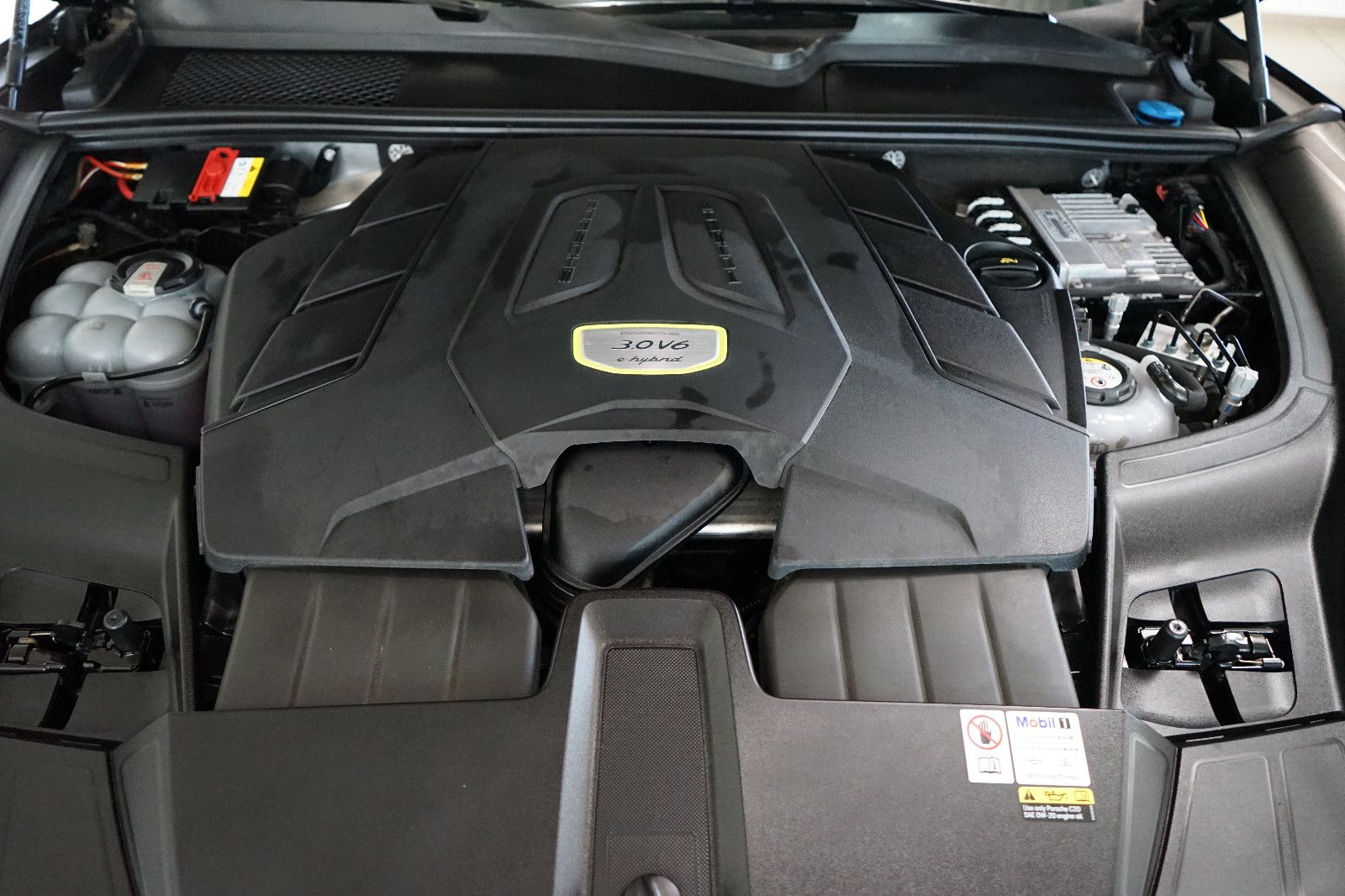 Porsche Cayenne E-Hybrid 360°+Head-Up+Luftfederung+21"