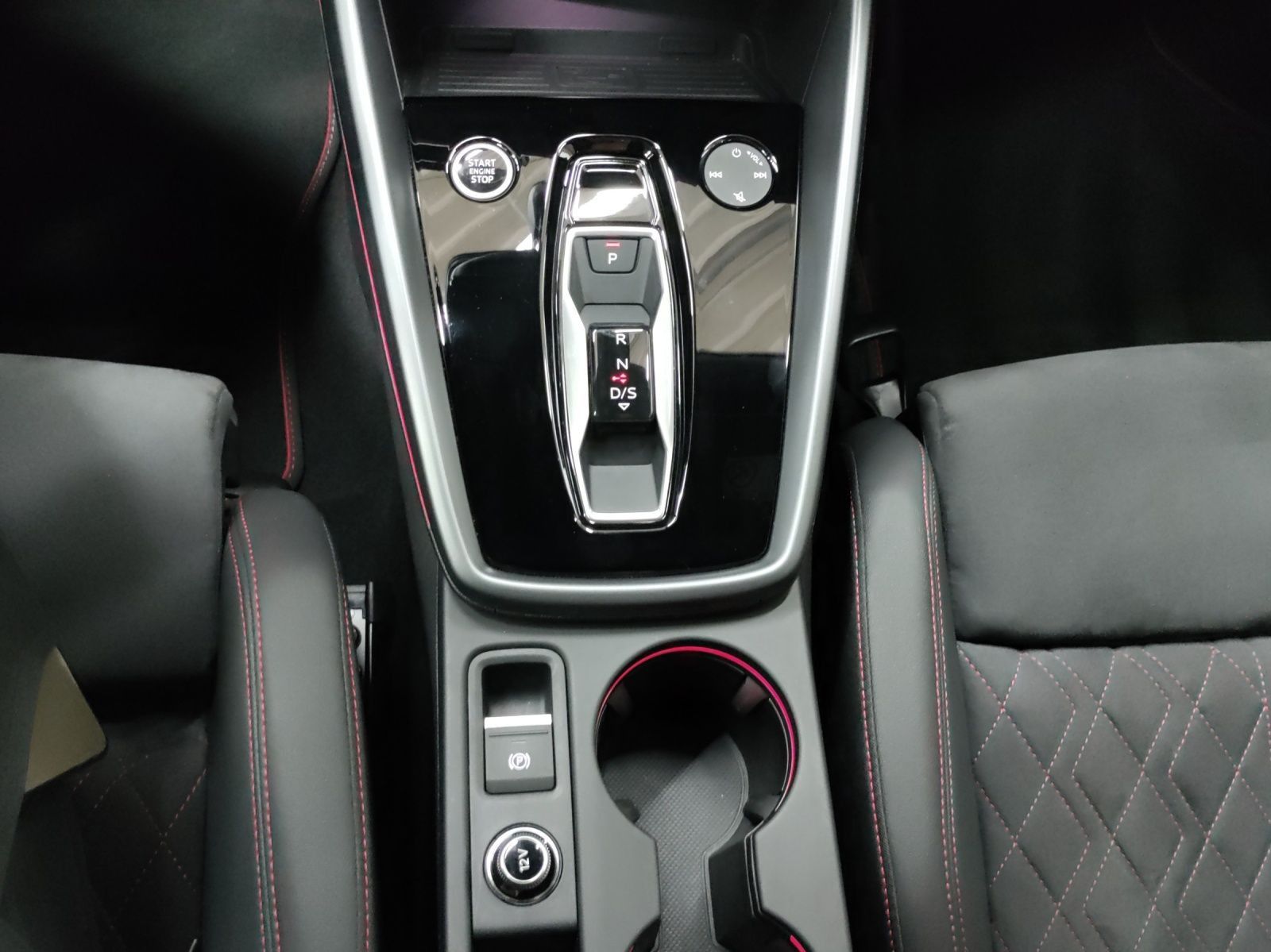 Audi A3 Sportback TFSIe S LINE NP66 SONOS HuD ALCANTA