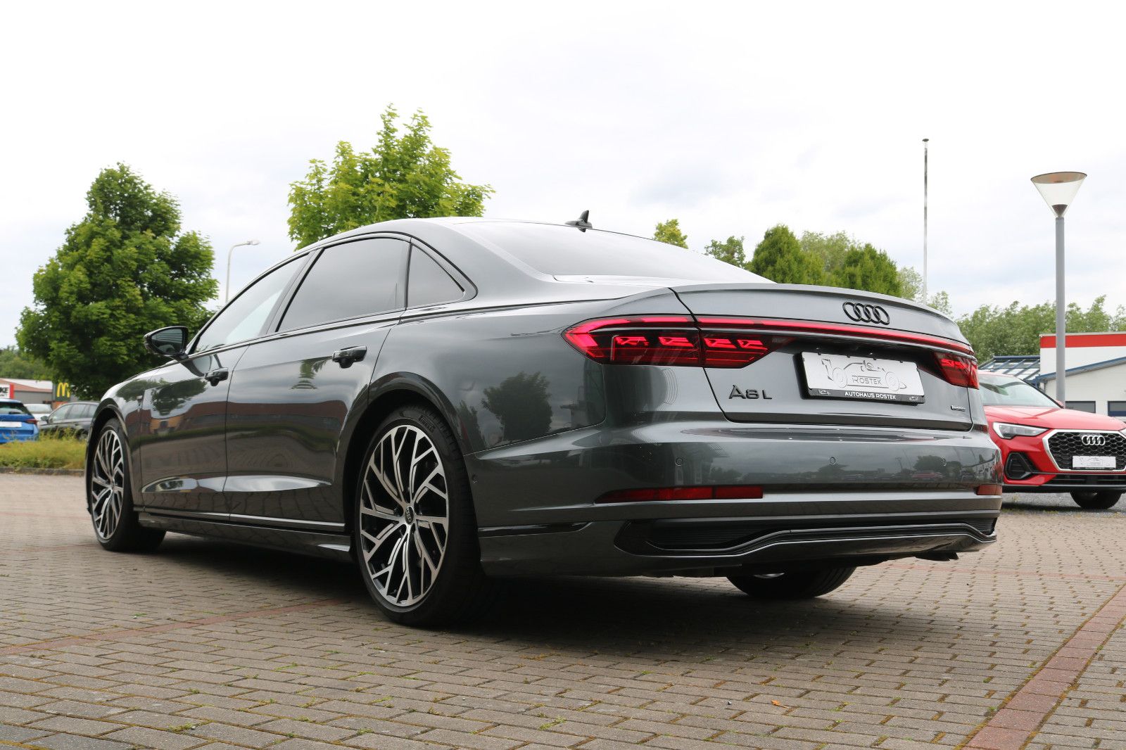Audi A8 L 60 TFSI S line - Samsaru's Car Outlet