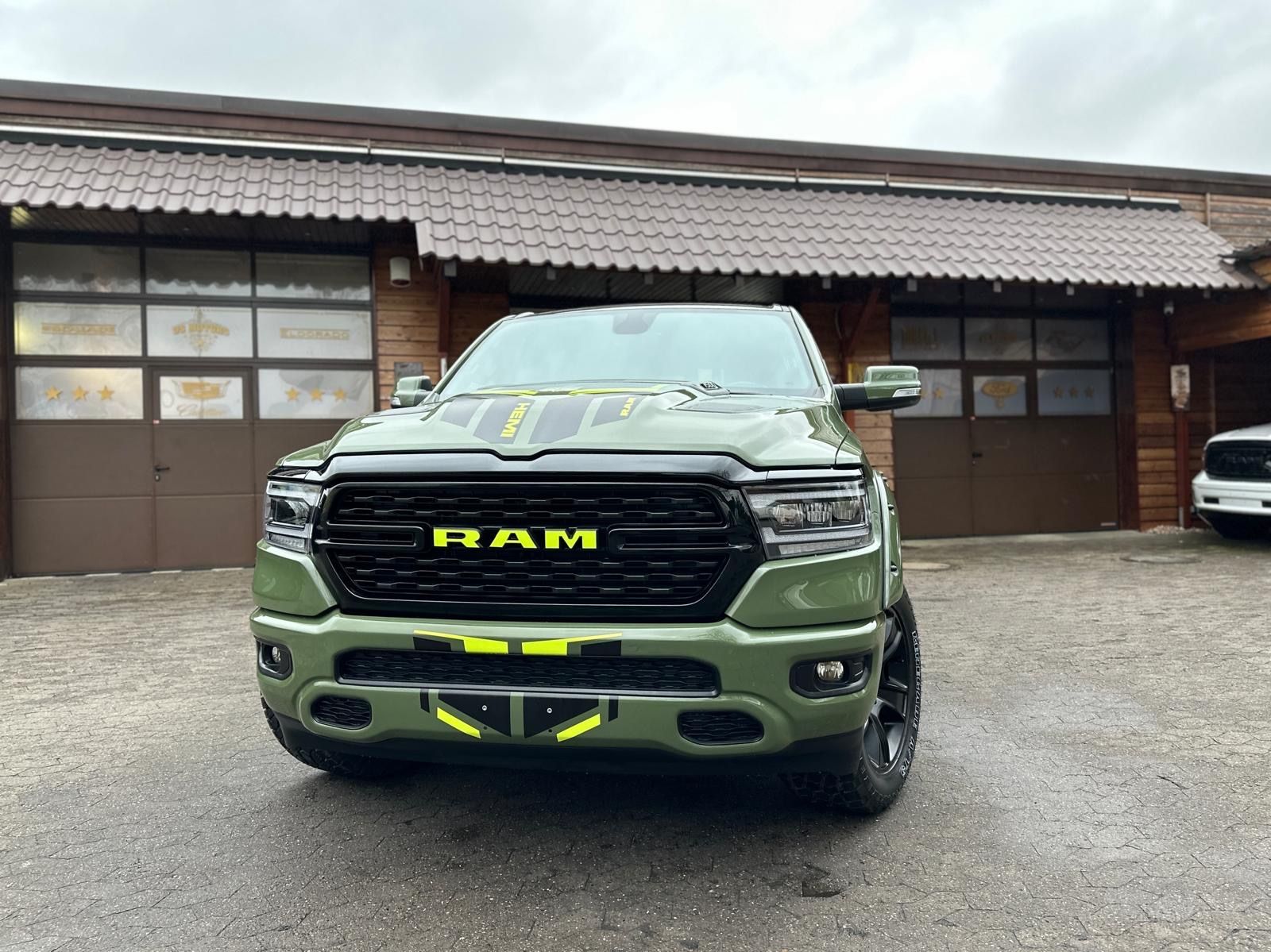 Dodge 5.7 V8*LIFT*BÜGEL*OFFROAD*AHK*NAVI*LED*GARANTIE