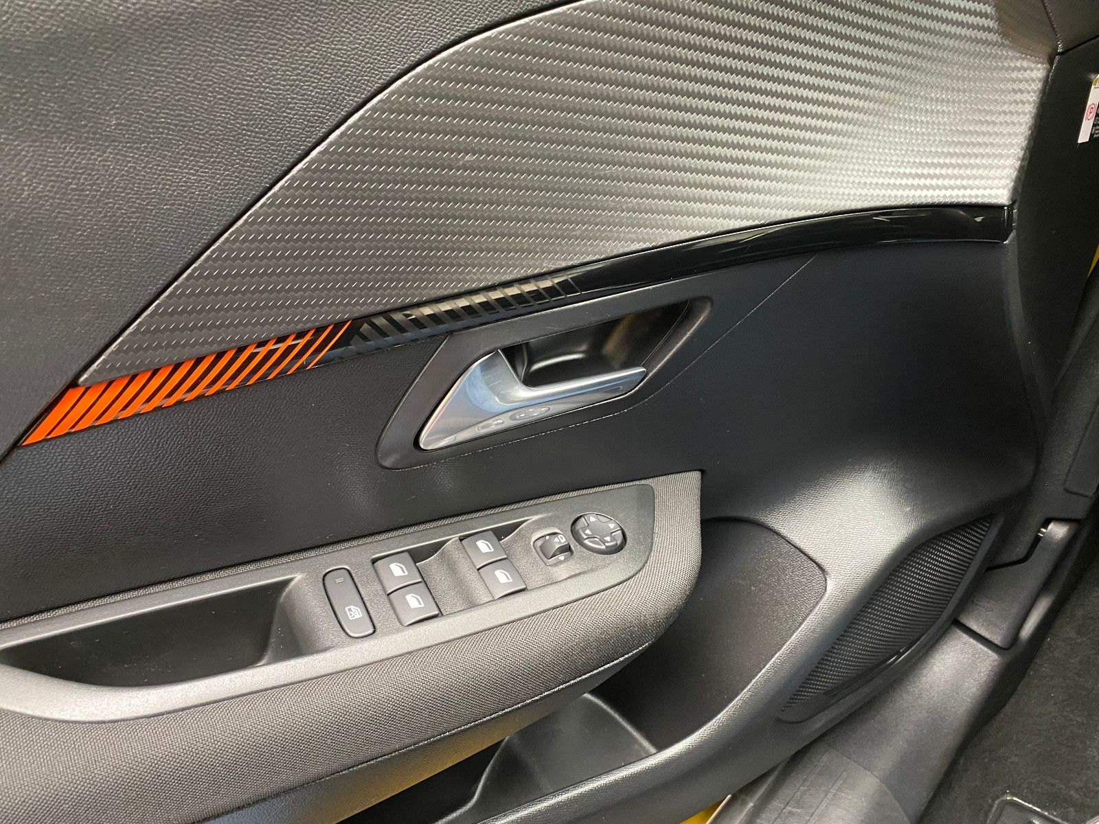 Peugeot 208 Active Pack 1.2 Automatik - Samsaru's Car Outlet