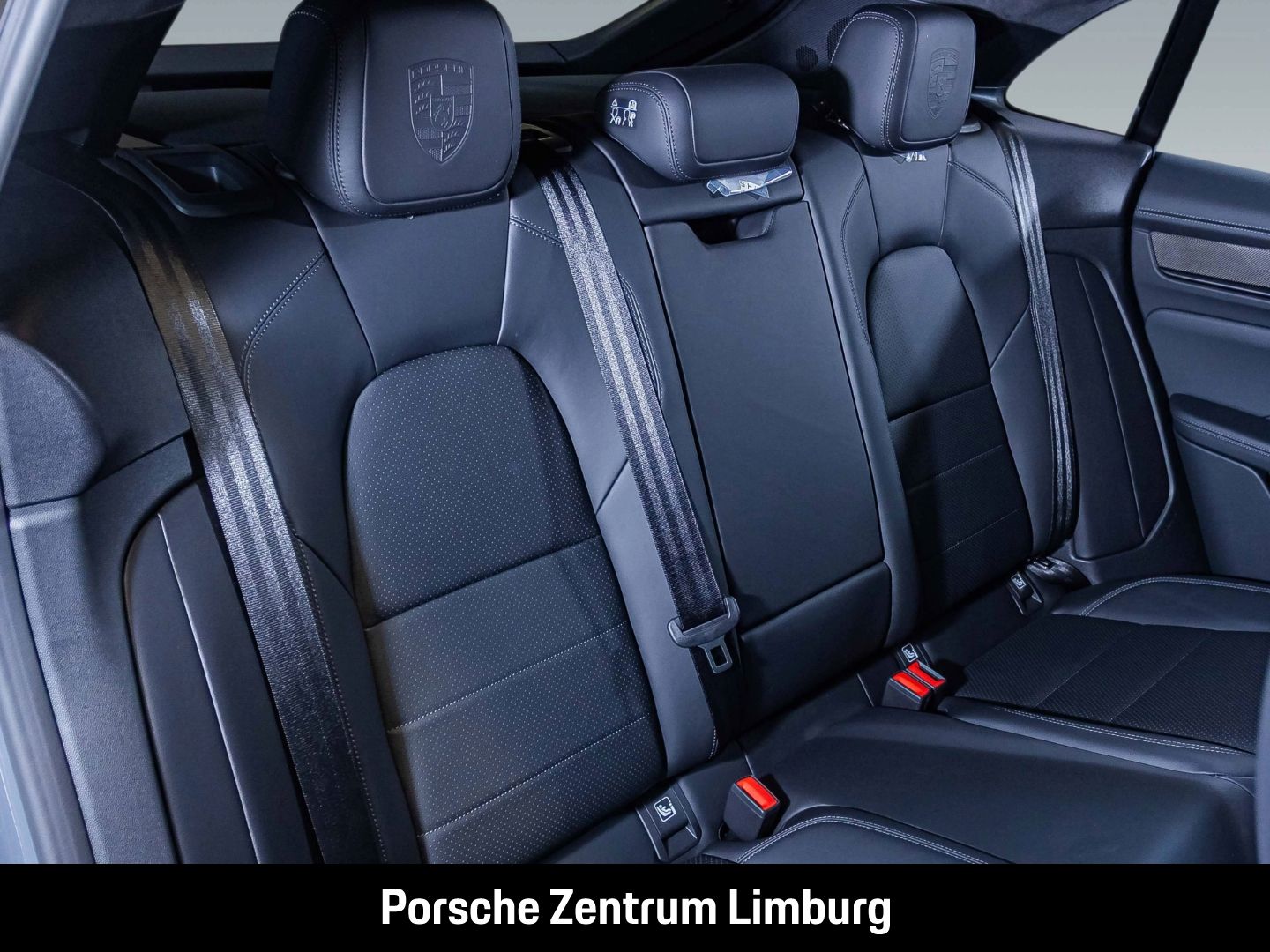 Porsche Macan Turbo BOSE Panoramadach Luftfederung LED