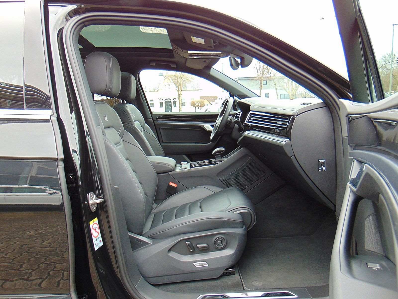 Volkswagen Touareg 3.0 TDI 4Motion R-Line - IQ Light - Pano
