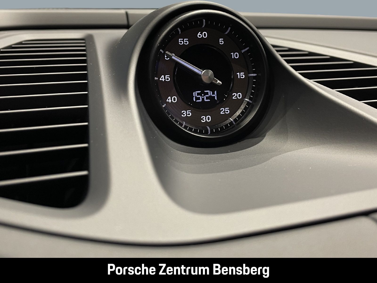 Porsche Macan Turbo Electric