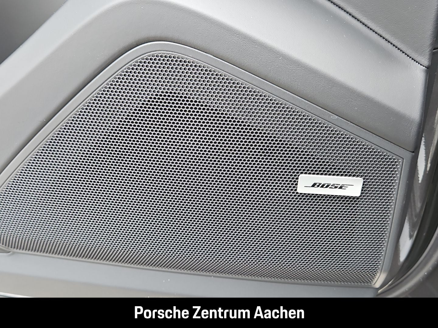 Porsche Cayenne E-Hybrid BOSE Panoramadach Luftfederung