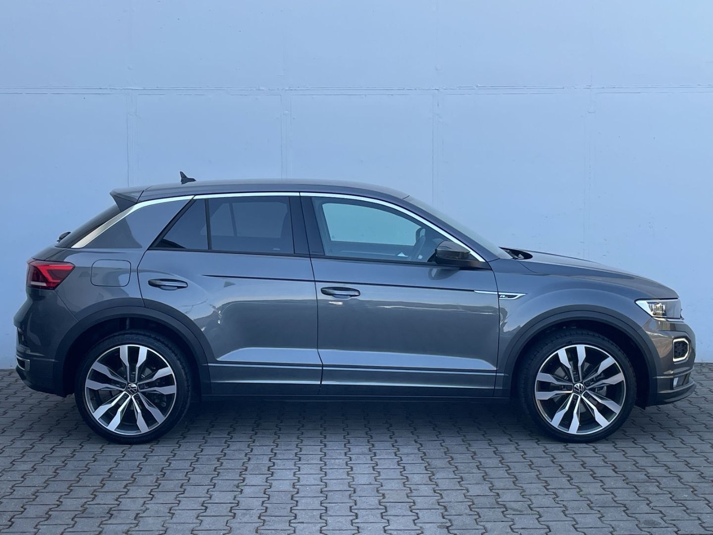 Volkswagen T-Roc 2.0TSI DSG R-Line Sport 4Motion - Samsaru's Car Outlet