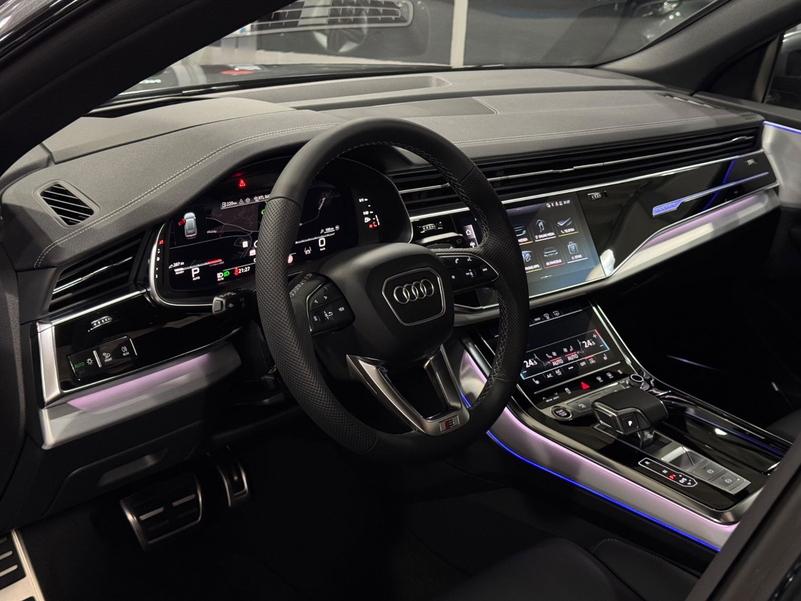 Audi Q8 50 TDI quattro S-LINE - Samsaru's Car Outlet