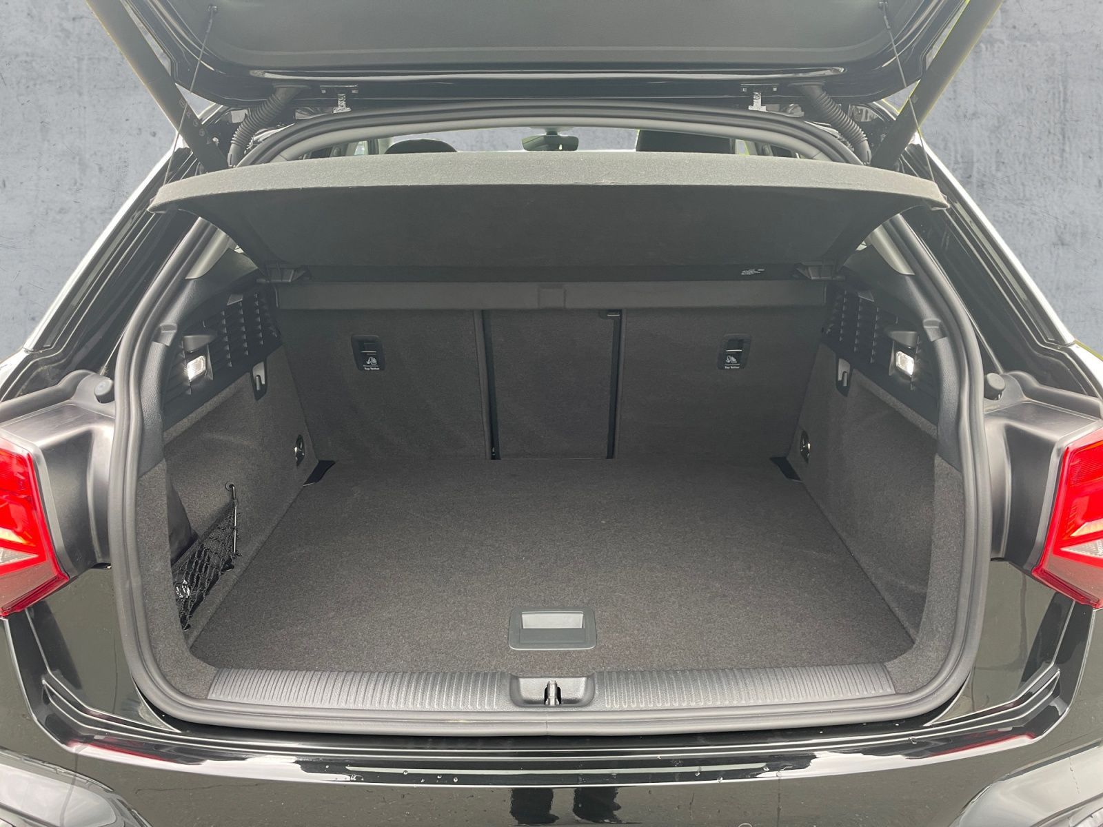 Audi Q2 40 TFSI QU S-TR S-LINE LED+NAVI+RFK+ACC+AHK