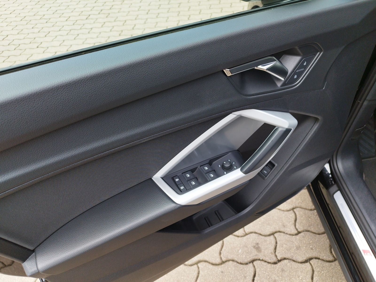 Audi Q3 S line 35 TDI quattro S-tronic - Samsaru's Car Outlet