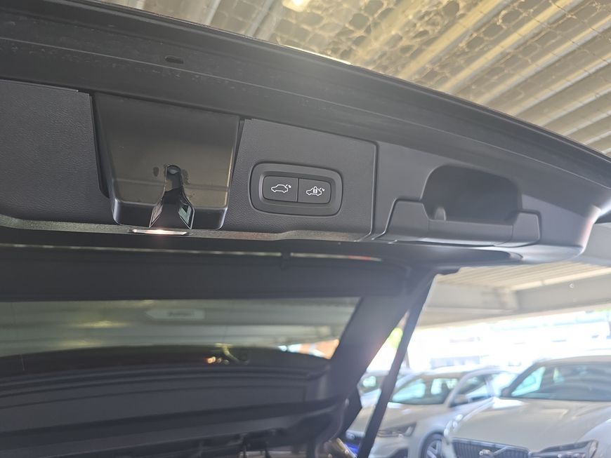 Volvo XC60 T8 AWD Recharge Inscription - Samsaru's Car Outlet
