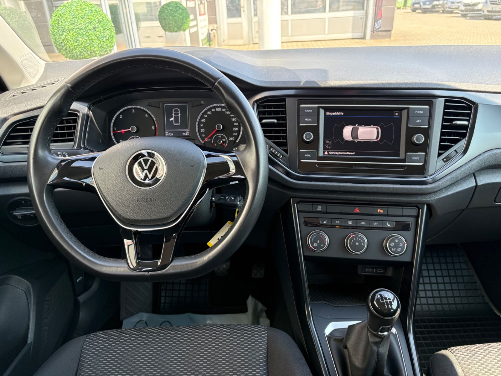 Volkswagen T-Roc - Samsaru's Car Outlet