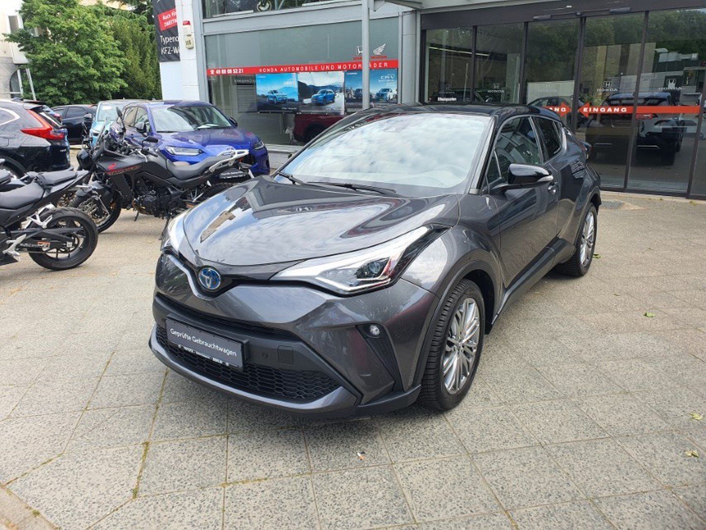 Toyota C-HR 2.0 Hybrid Lounge - Samsaru's Car Outlet
