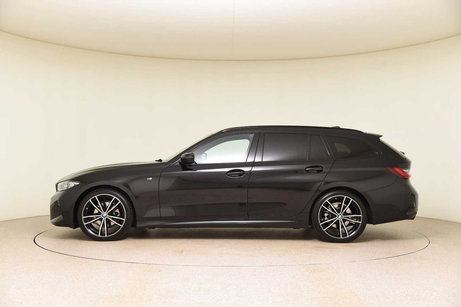 BMW 320d Touring xDrive M Sport - Samsaru's Car Outlet
