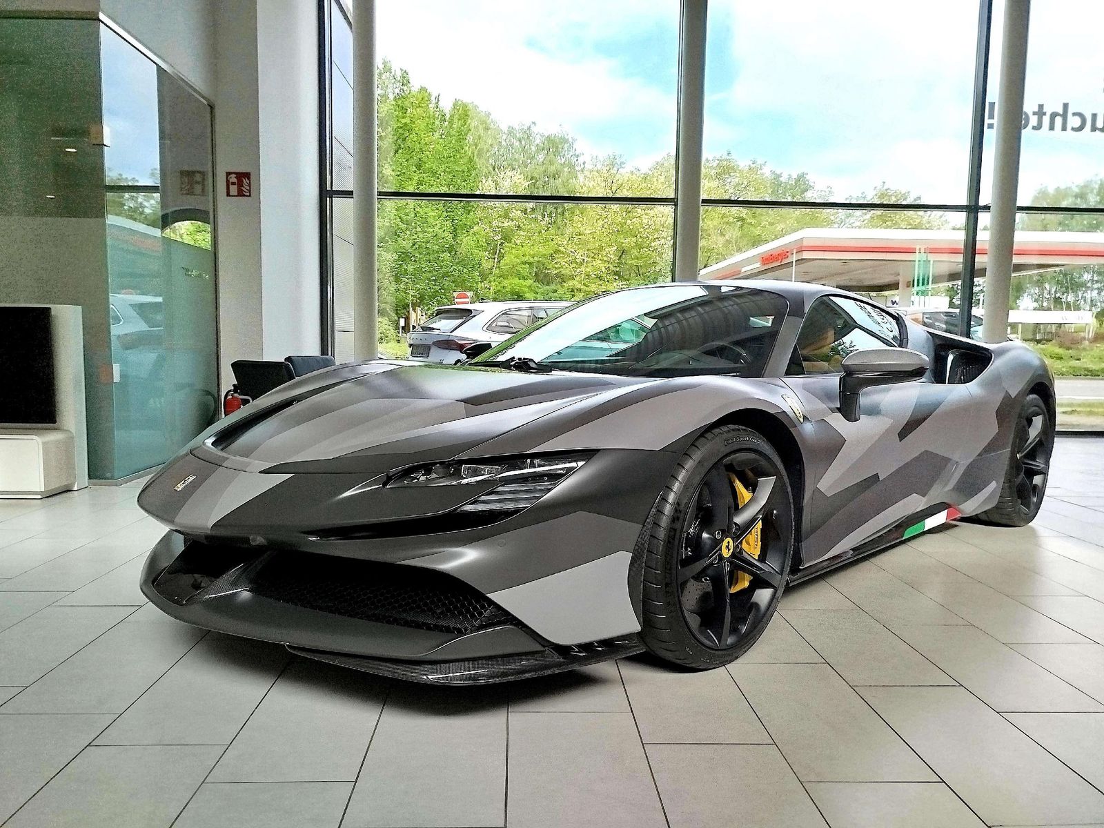Ferrari SF90 Stradale ASSETTO FIORANO - Samsaru's Car Outlet