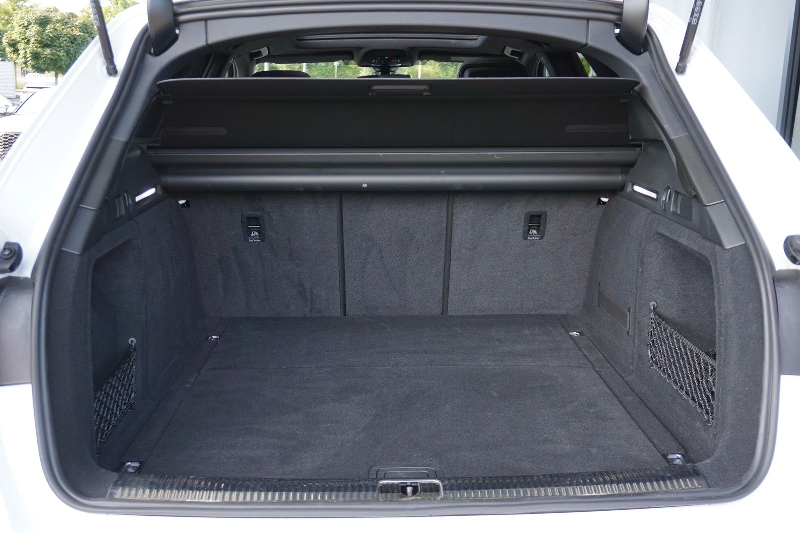 Audi A4 Avant 40 TDi S tronic S line - Samsaru's Car Outlet