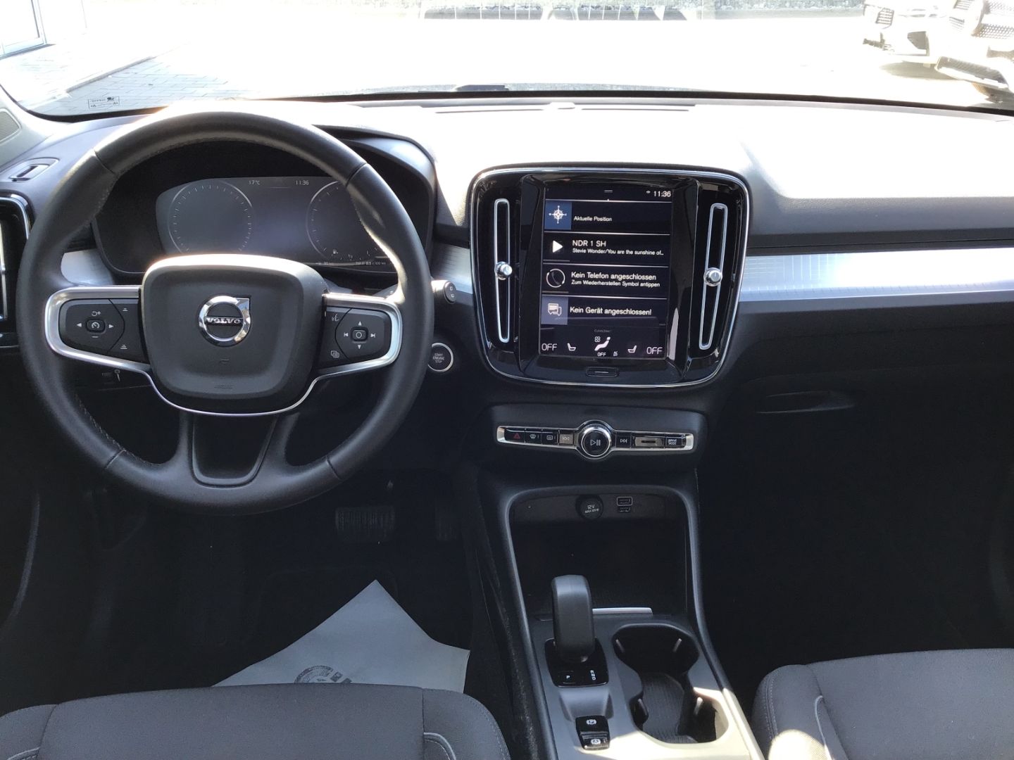 Volvo XC40 T3 Momentum Pro - Samsaru's Car Outlet