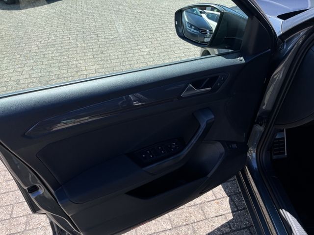 Volkswagen T-Roc 1.5 TSI DSG Sport - Samsaru's Car Outlet