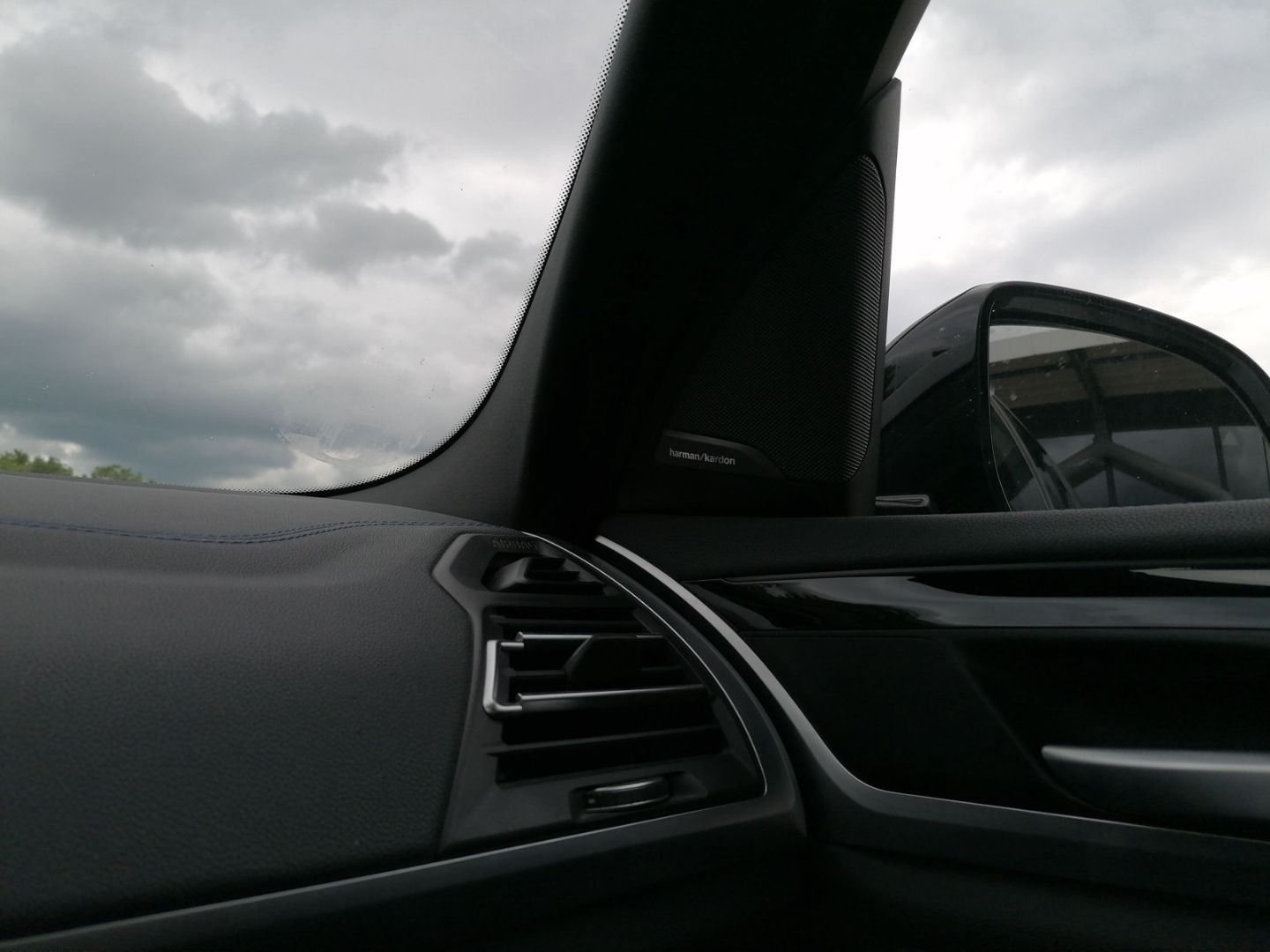 BMW iX3 Impressive Sportpaket 20''  HUD AHK Laser H&